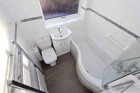 12 Oak Leys, Wolverhampton, WV3 9AB