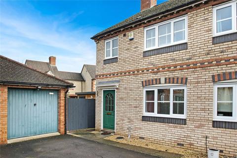 3 bedroom semi-detached house to rent, Siskin Road