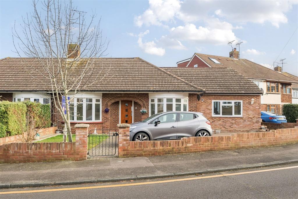 Northumberland Avenue, Gillingham ME8 3 bed semidetached bungalow for