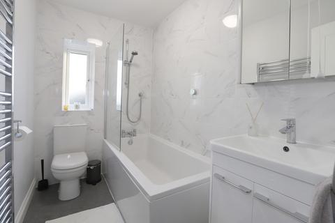 4 Bramble Walk, Lymington, SO41 9LW