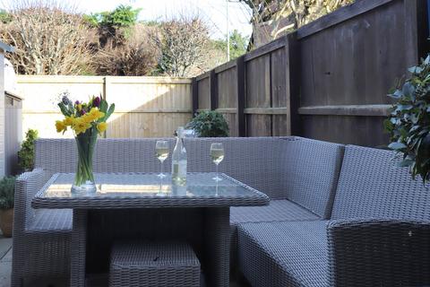 4 Bramble Walk, Lymington, SO41 9LW