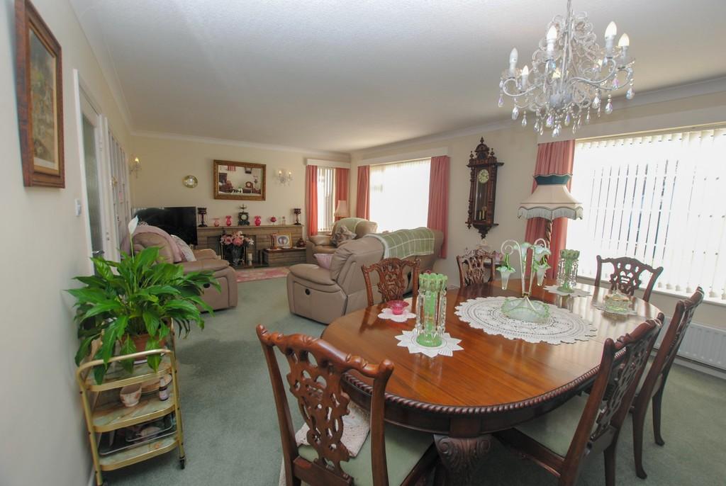 Limekiln Bank, St. Telford, TF2 9NU. 3 bed detached bungalow