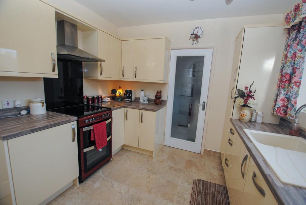 Limekiln Bank, St. Telford, TF2 9NU. 3 bed detached bungalow