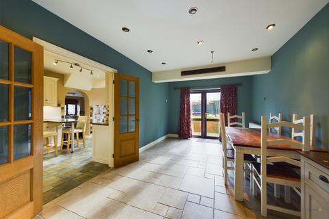 21 Heath Road, Uttoxeter, ST14 7LT