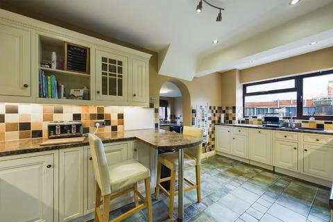 21 Heath Road, Uttoxeter, ST14 7LT
