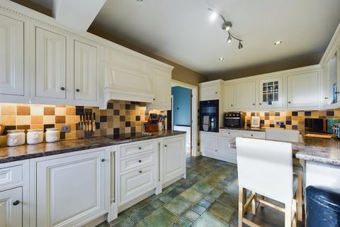 21 Heath Road, Uttoxeter, ST14 7LT