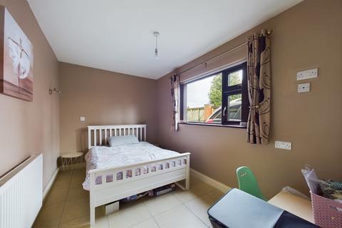 21 Heath Road, Uttoxeter, ST14 7LT