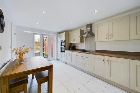 28 Bishop Place, Burton-on-trent, DE13 9EX