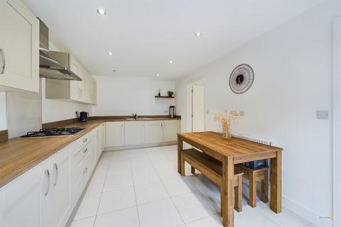 28 Bishop Place, Burton-on-trent, DE13 9EX