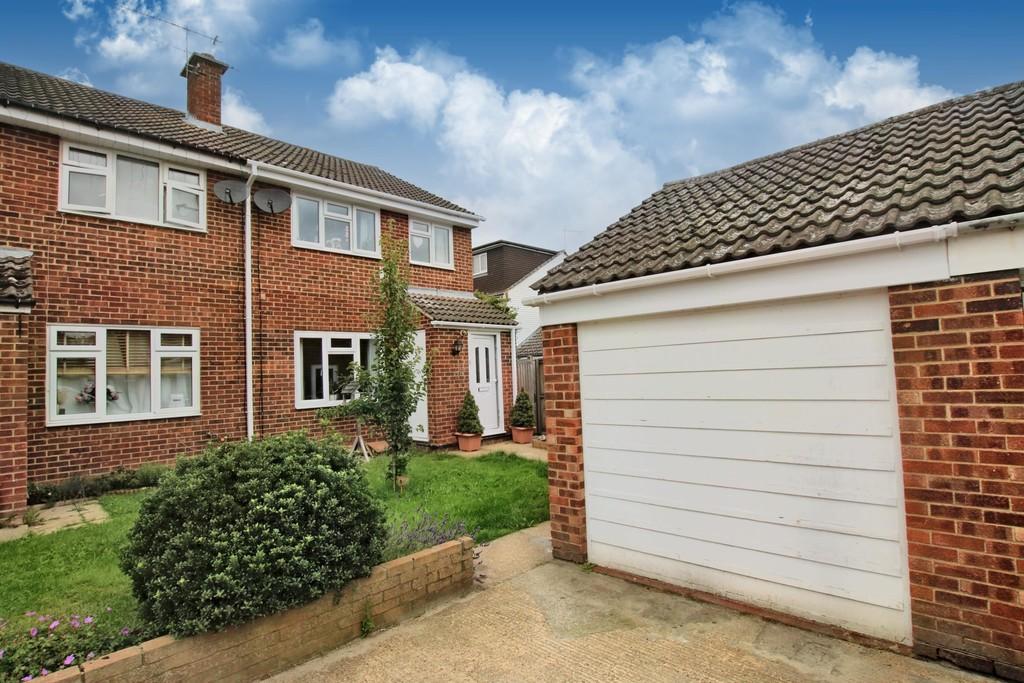 Barnston, Dunmow 3 bed end of terrace house for sale £375,000