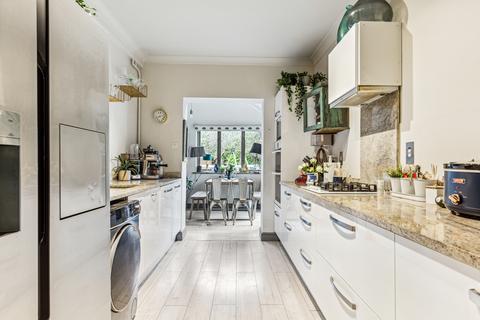 undefined, Queen Elizabeth Walk, Barnes, London