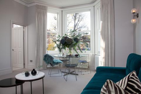 2 bedroom flat for sale, Castelnau, Barnes, London