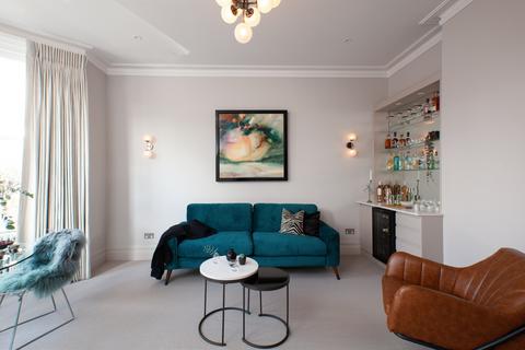2 bedroom flat for sale, Castelnau, Barnes, London