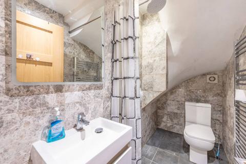 30 Tenby Gardens, Northolt, UB5 4DH