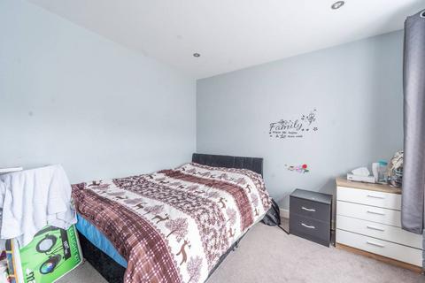 30 Tenby Gardens, Northolt, UB5 4DH