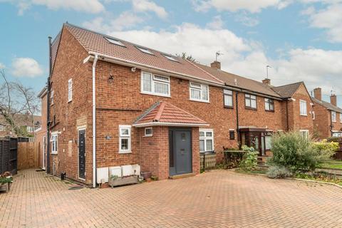 30 Tenby Gardens, Northolt, UB5 4DH