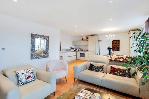 2 bedroom flat to rent, Hereford Road, Bow, London, E3