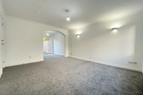 3 bedroom semi-detached house to rent, Endeavour Close, Preston PR2