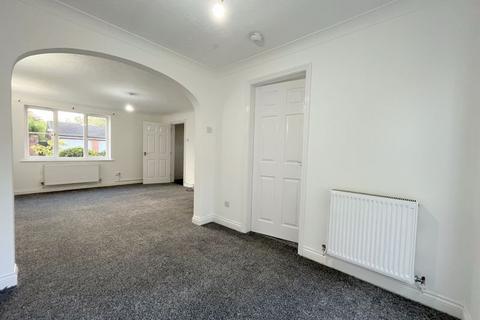 3 bedroom semi-detached house to rent, Endeavour Close, Preston PR2