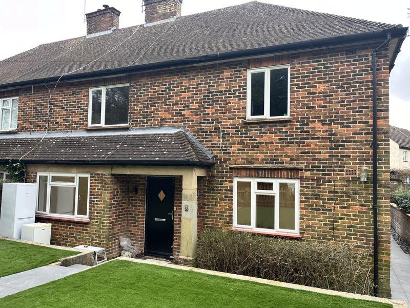 Nethern Court Road, Caterham 2 bed property £1,700 pcm (£392 pw)