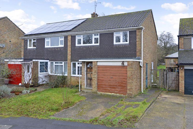 Cranleigh Mead, Cranleigh 3 bed semidetached house £375,000