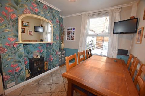 3 bedroom terraced house for sale, Avenue Road, Scarborough YO12