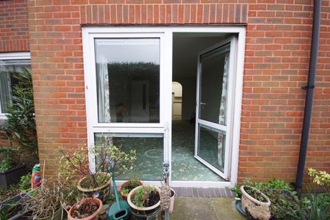 1 bedroom retirement property for sale, Hometide House, Lee-On-The-Solent, PO13