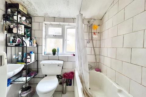 35 Cheneys Road, London, E11 3LL