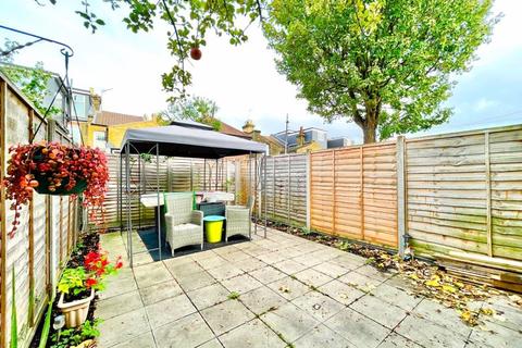 35 Cheneys Road, London, E11 3LL