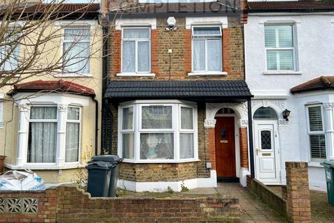 3 bedroom terraced house for sale, Roberts Road, London E17
