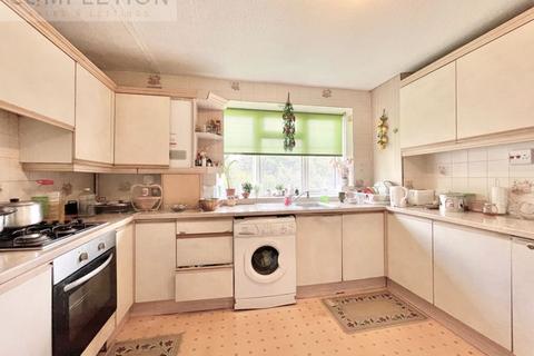 3 bedroom apartment for sale, Earlham Grove, London E7