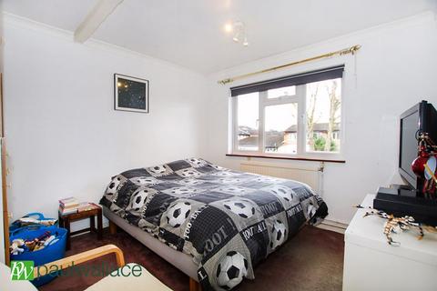 12 Glamis Close, Cheshunt, Waltham Cross, EN7 6JB