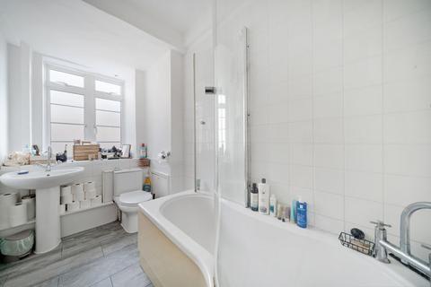 1 bedroom apartment to rent, Du Cane Court Balham High Road Balham SW17 7JG