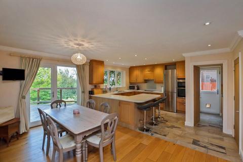 11 Bishops Drive, East Harnham, Salisbury, SP2 8NZ