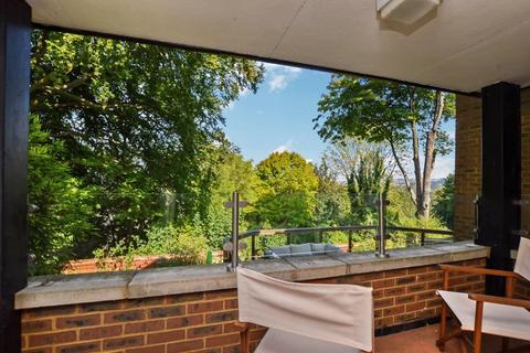 11 Bishops Drive, East Harnham, Salisbury, SP2 8NZ