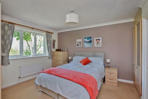 11 Bishops Drive, East Harnham, Salisbury, SP2 8NZ