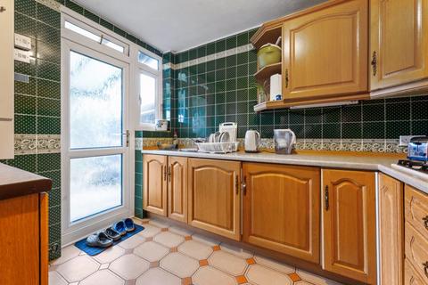 3 bedroom terraced house for sale, Gomshall Avenue, Wallington