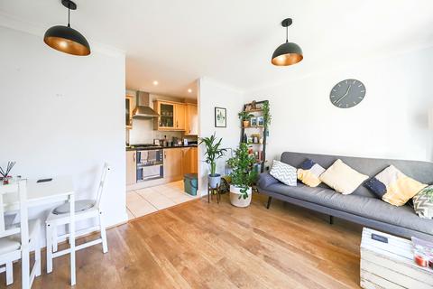 1 bedroom flat to rent, Clover House, UB6