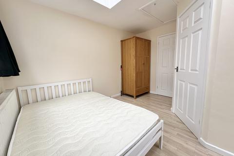 5 bedroom detached house to rent, Little Meadow, Bradley Stoke BS32