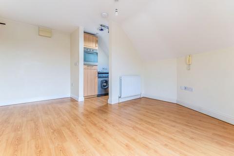 Studio to rent, Springfield Road, Horsham