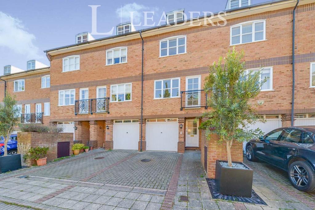 Bowes Lyon Mews 3 bed terraced house £2,850 pcm (£658 pw)