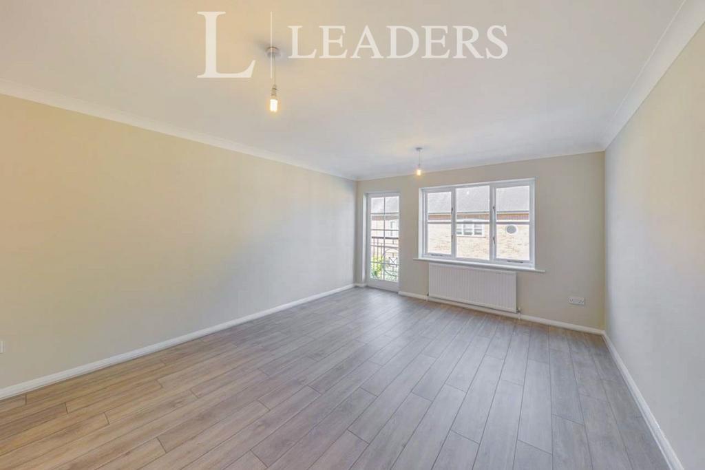 Bowes Lyon Mews 3 bed terraced house £2,850 pcm (£658 pw)
