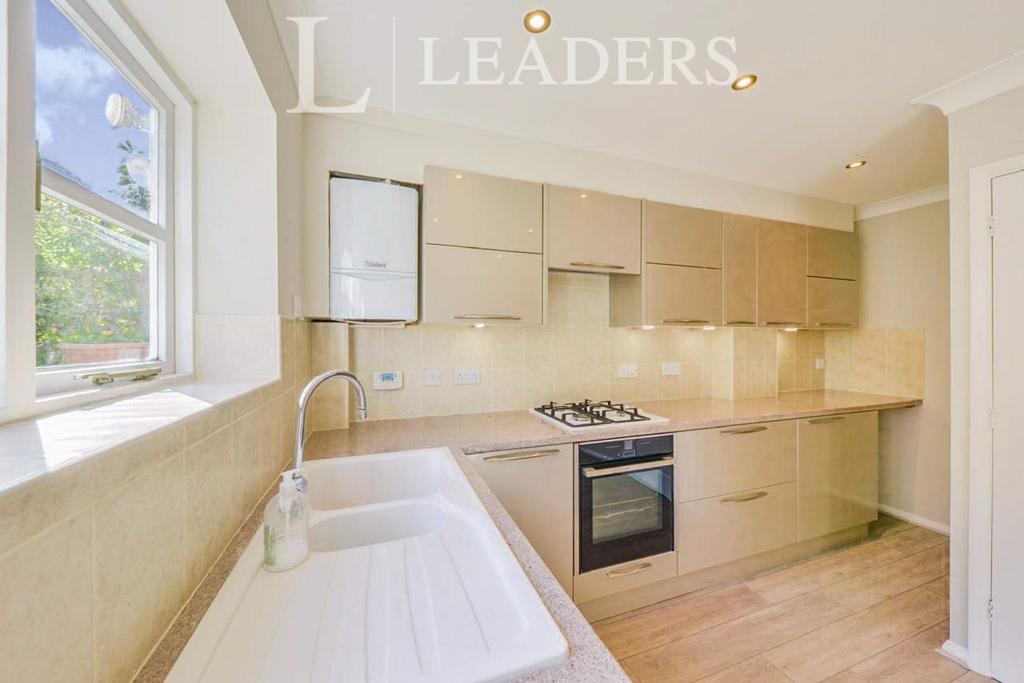 Bowes Lyon Mews 3 bed terraced house £2,850 pcm (£658 pw)