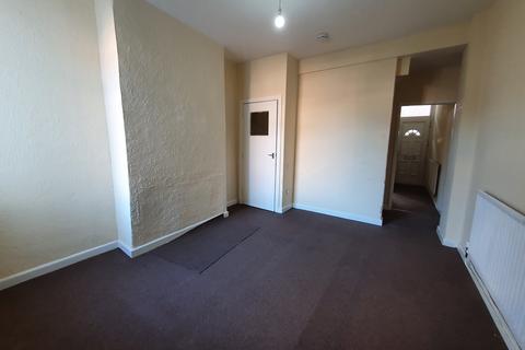 2 bedroom terraced house to rent, King William Street; Tunstall; ST6