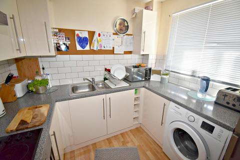 2 bedroom flat to rent, Maltings Court, Witham