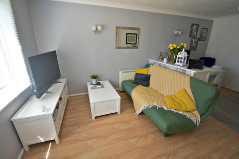 2 bedroom flat to rent, Maltings Court, Witham