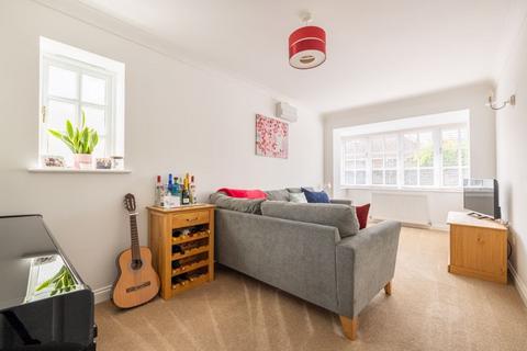 6 Middle Leigh, Street, BA16 0LA