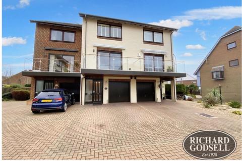 3 bedroom townhouse for sale, CHRISTCHURCH TOWN CENTRE