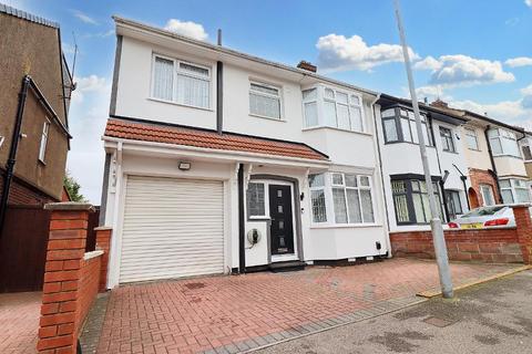 8 bedroom end of terrace house for sale, St Mildreds Avenue, Saints, Luton, LU3 1QR