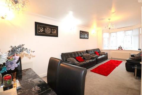 8 bedroom end of terrace house for sale, St Mildreds Avenue, Saints, Luton, LU3 1QR